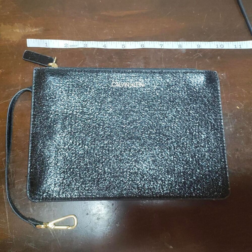 Calvin Klein plain purse* pattent leather * 9"x 6" * Zipper